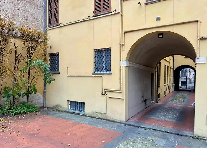 Апартаменты Modern Two-room Behind Ducal Palace Модена